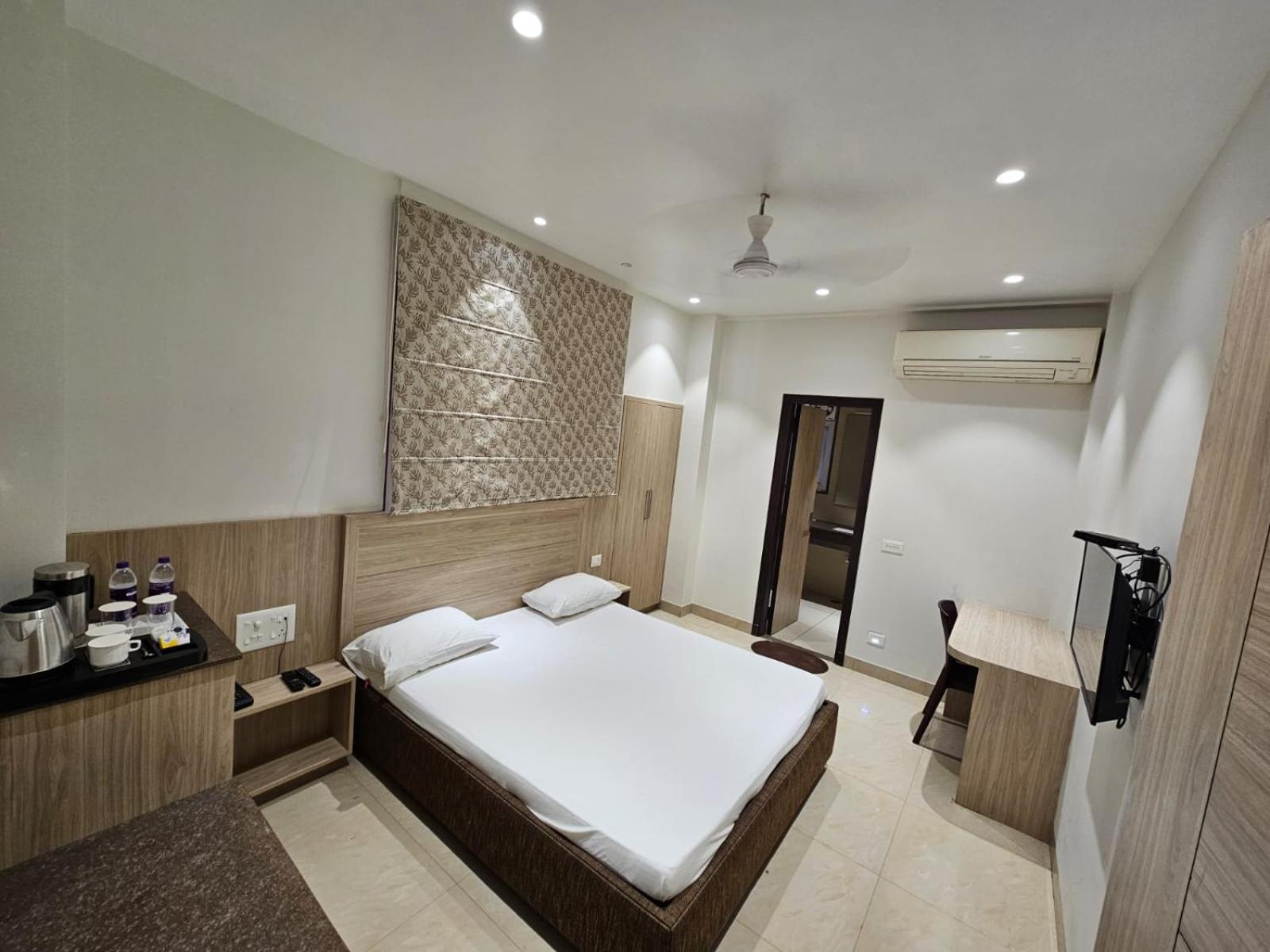 Hotel Bagla Atithi Banaras Varanasi Exterior photo